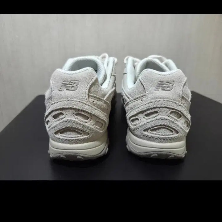 [BUNJANG] New Balance 204 Sneakers / 뉴발란스 204 (220사이즈 이지만 225가 맞음)