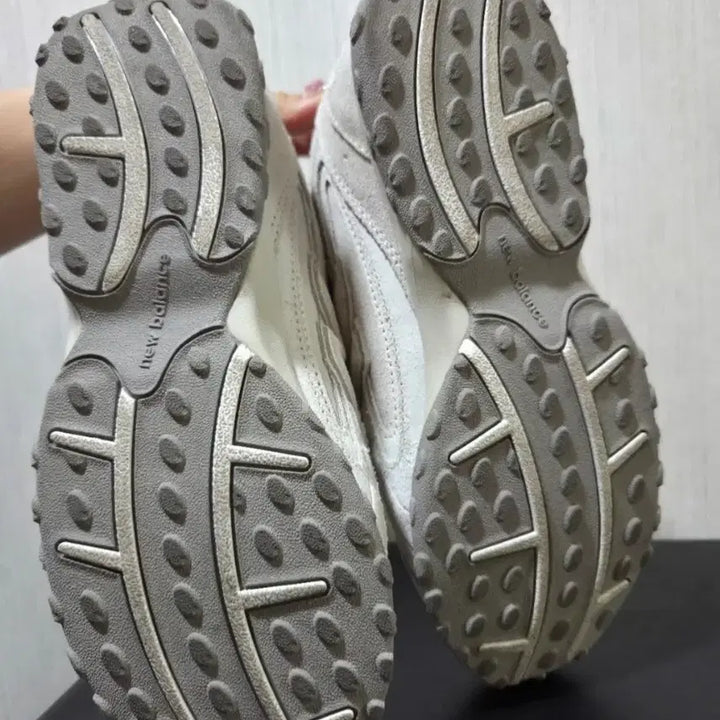 [BUNJANG] New Balance 204 Sneakers / 뉴발란스 204 (220사이즈 이지만 225가 맞음)