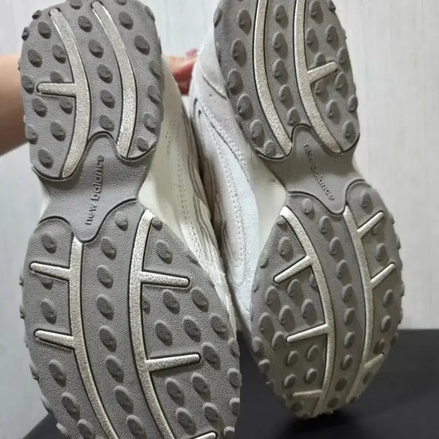 [BUNJANG] New Balance 204 Sneakers / 뉴발란스 204 (220사이즈 이지만 225가 맞음)