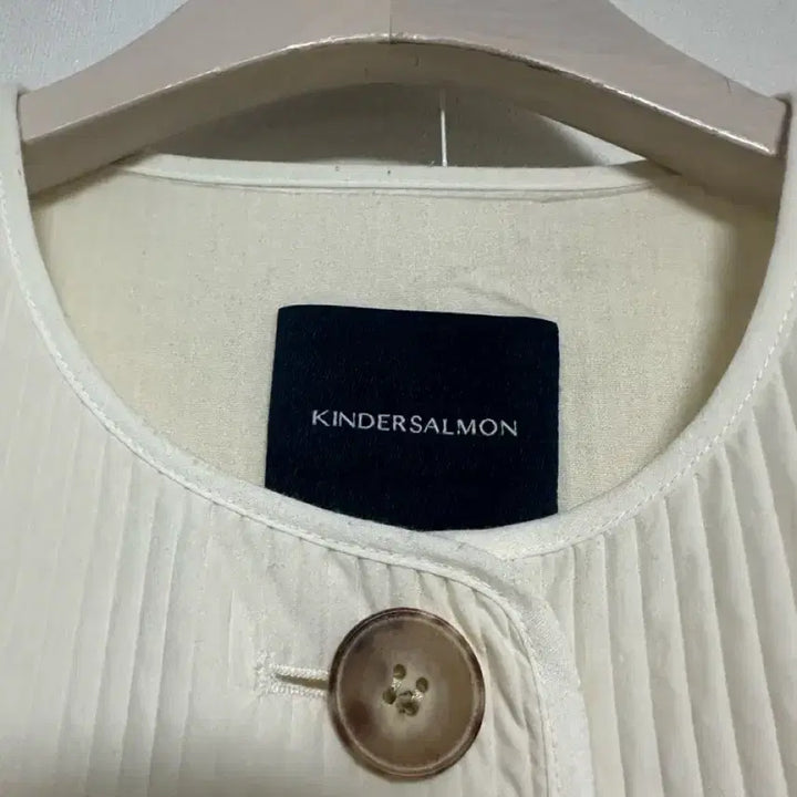 [BUNJANG] Kinder Salmon Quilted Lightweight Jacket / 킨더살몬 퀄팅 논카라 경량 자켓