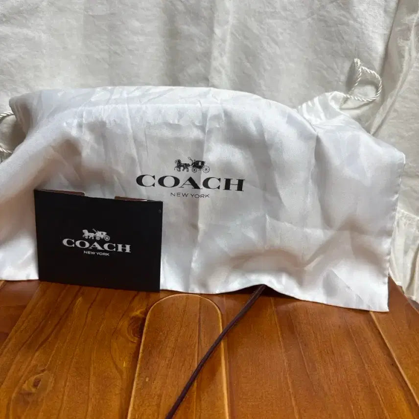 [BUNJANG] Coach Collaboration Camera Bag Crossbody Bag / 키스헤링 코치 콜라보 카메라백 크로스백 코치 가방