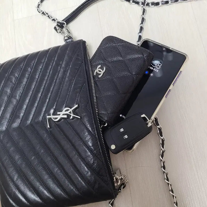 [BUNJANG] Saint Laurent Matelassé Black Clutch Bag Full Set / 생로랑 마틀라세 블랙 클러치 백 풀세트