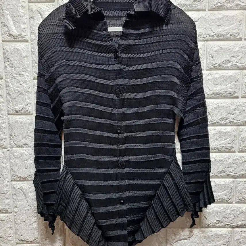 [SOLD OUT] 독특한 플리츠 긴팔 셔츠