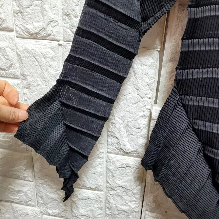 [SOLD OUT] 독특한 플리츠 긴팔 셔츠