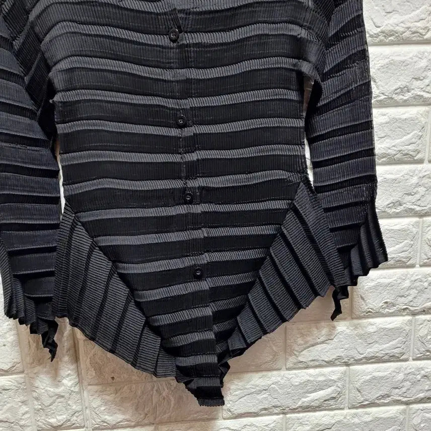 [SOLD OUT] 독특한 플리츠 긴팔 셔츠