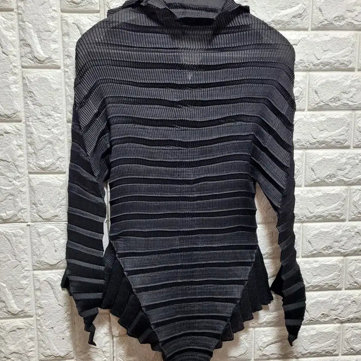 [SOLD OUT] 독특한 플리츠 긴팔 셔츠