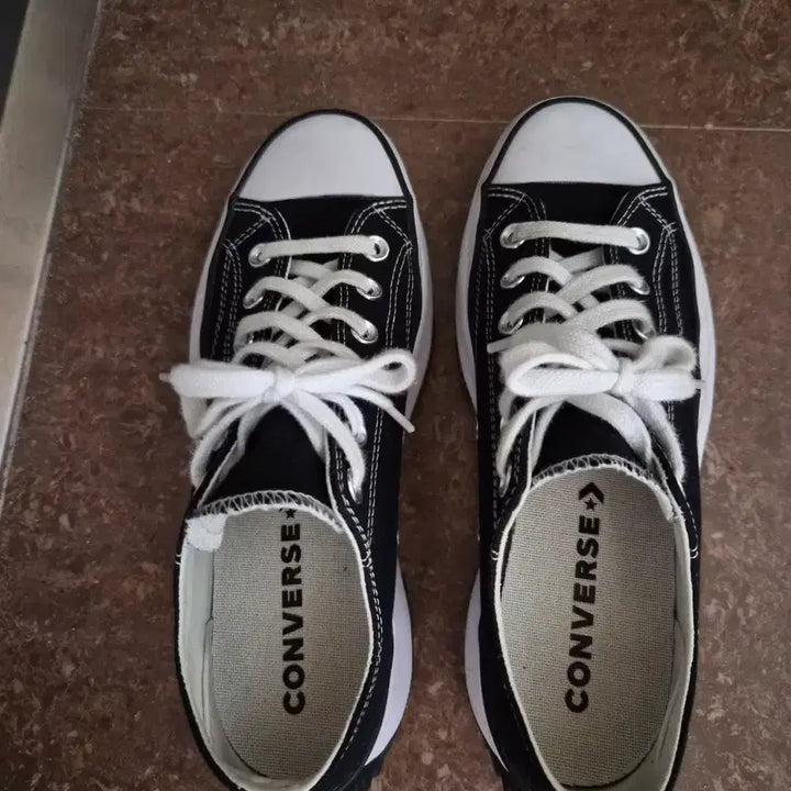 [BUNJANG] Converse Run Star Hike Low Sneakers / 컨버스 런스타 하이크 로우 255