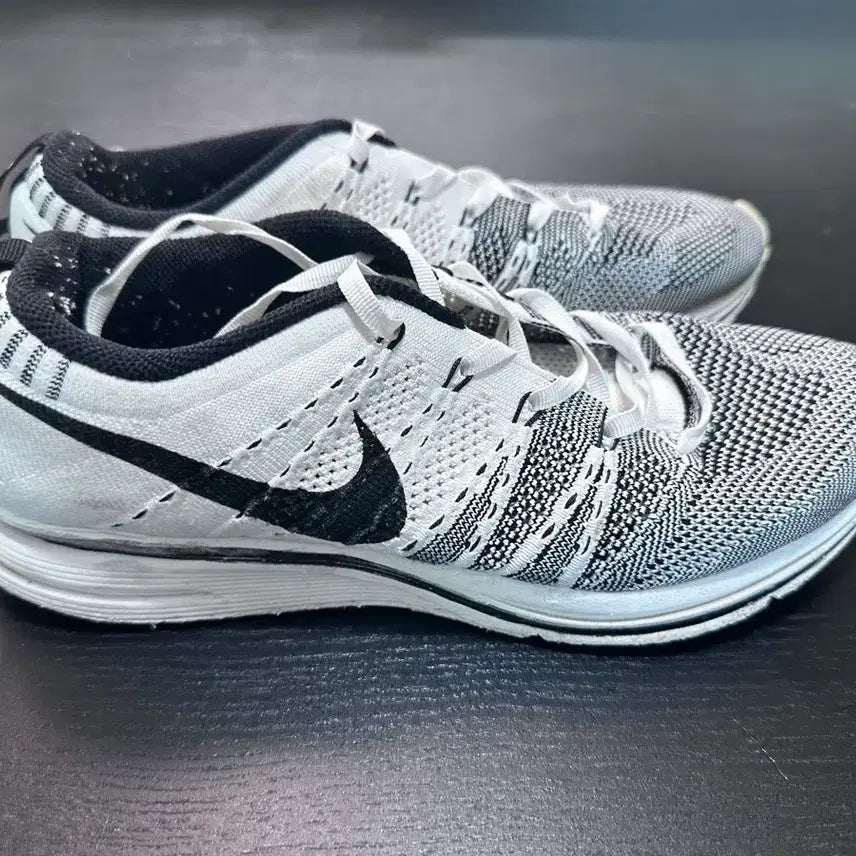 [BUNJANG] Nike Flyknit Trainer Oreo White/Black Sneakers / 나이키 플라이니트 트레이너 오레오 흰검 260 (2017)
