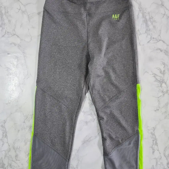 [BUNJANG] Abercrombie Gray/Fluorescent 7/10 Leggings Women&