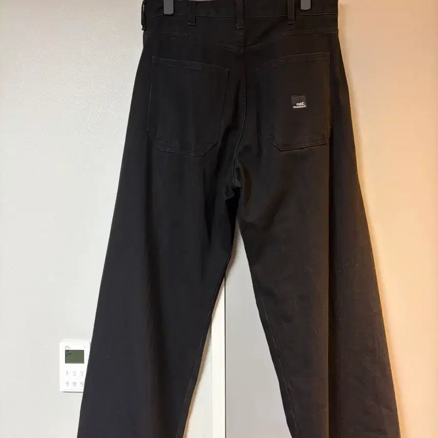 [BUNJANG] Haechiroom x Surl Wide Curve Jeans Washed Wrinkle Black / 해칭룸 x Surl 와이드 커브진 워시드 크링클 블랙
