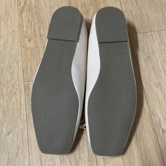 [BUNJANG] Vanilla.S Flat Shoes with Ribbon Detail - Ivory / 바닐라슈 각코 리본 고무창 플랫슈즈 아이보리 240
