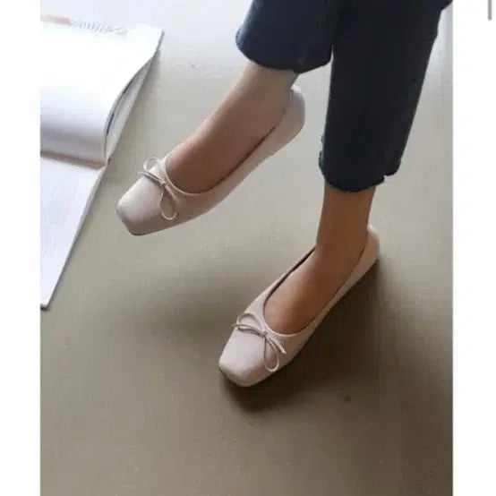 [BUNJANG] Vanilla.S Flat Shoes with Ribbon Detail - Ivory / 바닐라슈 각코 리본 고무창 플랫슈즈 아이보리 240