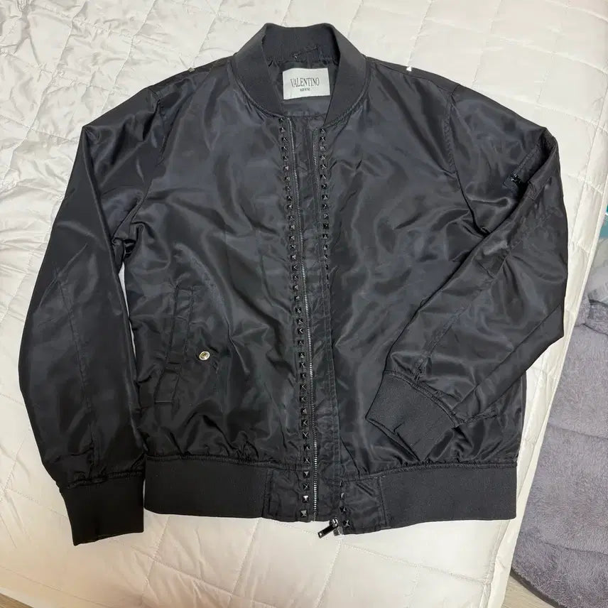 [BUNJANG] Valentino Black Studded Bomber Jacket / 발렌티노 블랙 스터드 봄버 자켓 항공점퍼