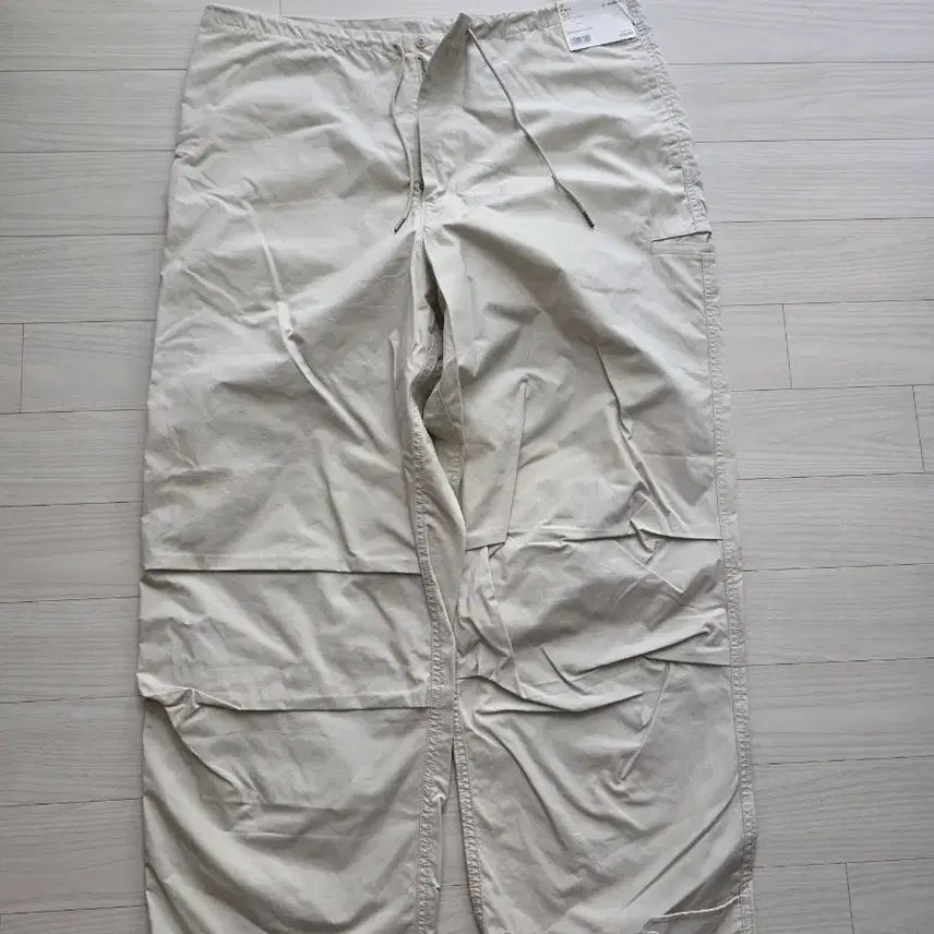 [SOLD OUT] 유니클로 U 22 S/S 와이드피트파라슈트팬츠 xl 판매