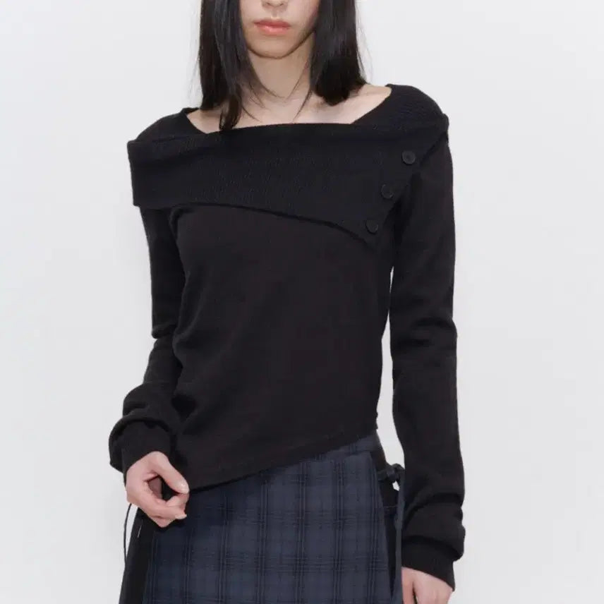 [BUNJANG] Misekei Seoul Oblique Line Button Knit Black / 미세키서울 오블리크 라인 버튼 니트 블랙