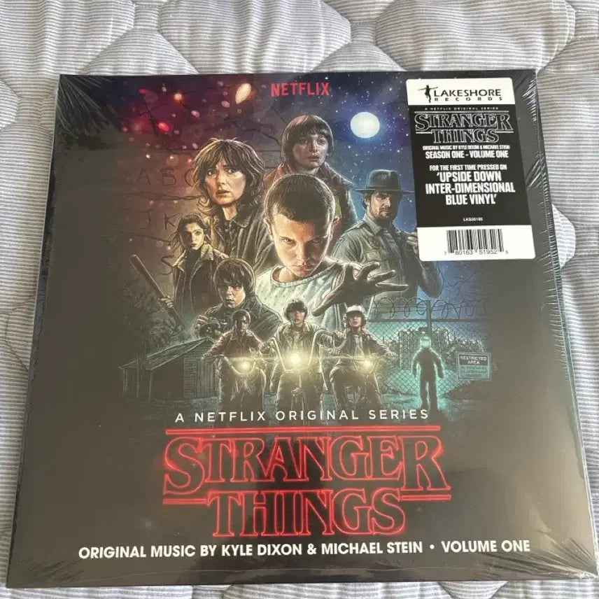 [BUNJANG] Stranger Things Season 1 OST Blue Vinyl LP / 미개봉)기묘한 이야기 시즌1 ost 블루 바이닐 LP 팝니다!
