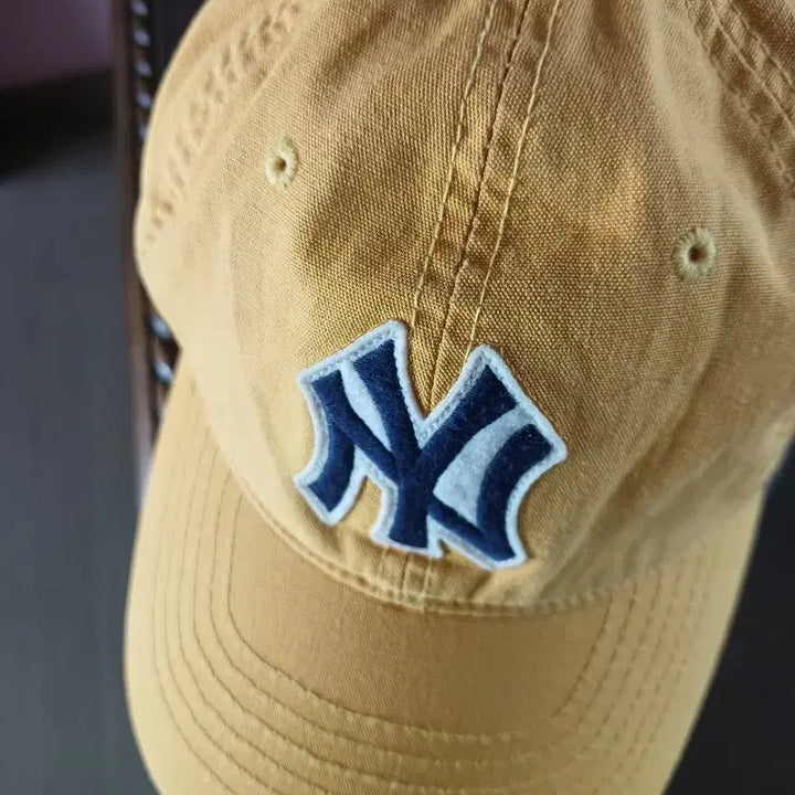 [BUNJANG] New York Yankees Yellow Ball Cap / 뉴욕 양키스 볼캡 옐로우 모자