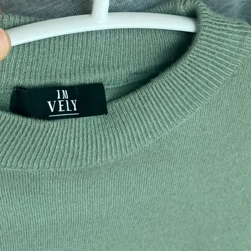 [BUNJANG] Imvely Mint Slim Fit Mock Neck Knit / 임블리 민트색 슬림핏 반목니트