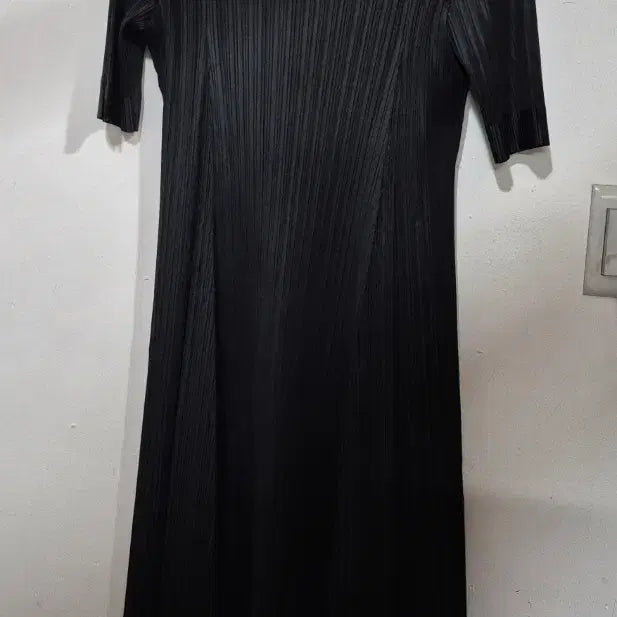 [BUNJANG] Pleats Me Black Pleated Short Sleeve Long Dress / 플리츠미  블랙 플리츠 반팔 롱 원피스