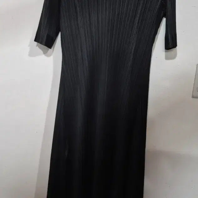 [BUNJANG] Pleats Me Black Pleated Short Sleeve Long Dress / 플리츠미  블랙 플리츠 반팔 롱 원피스