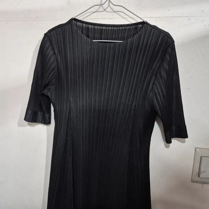 [BUNJANG] Pleats Me Black Pleated Short Sleeve Long Dress / 플리츠미  블랙 플리츠 반팔 롱 원피스