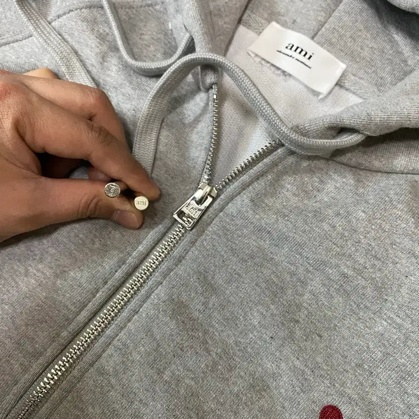 [SOLD OUT] 아미 스몰 하트 자수 회색 후드집업