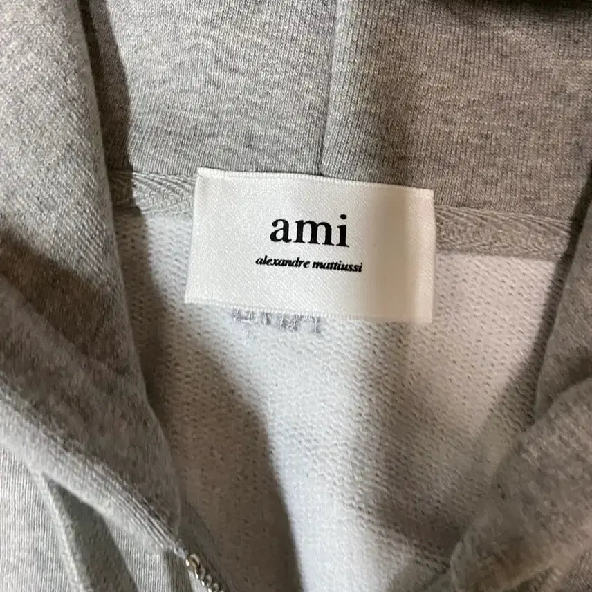 [SOLD OUT] 아미 스몰 하트 자수 회색 후드집업