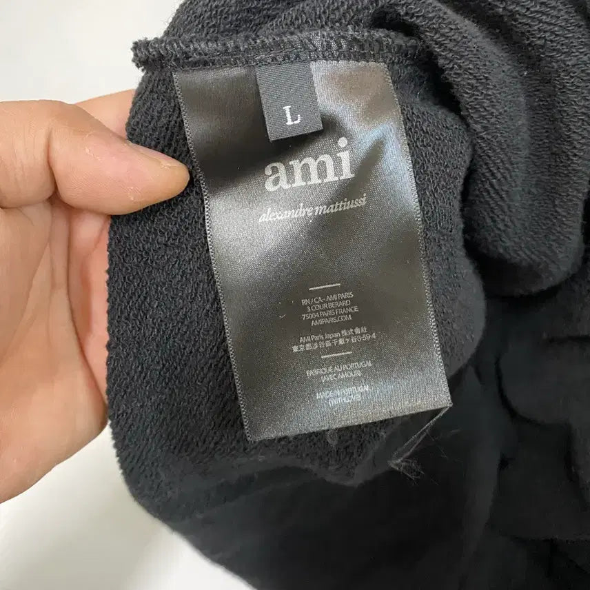 [SOLD OUT] 아미 빅 하트 로고 맨투맨 블랙 L