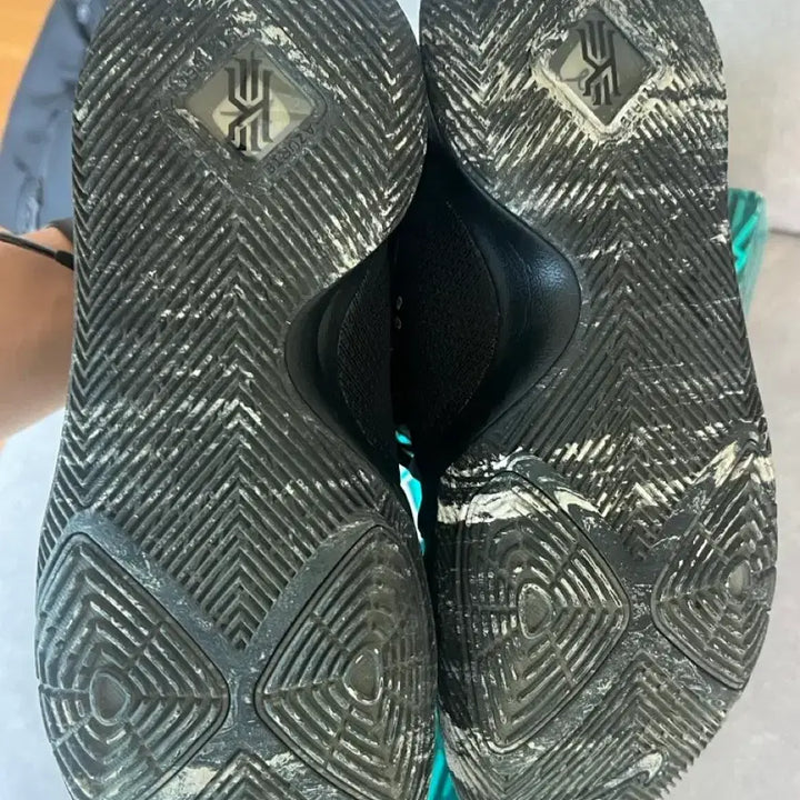 [BUNJANG] Kyrie 3 Basketball Shoes / 카이리 3 270
