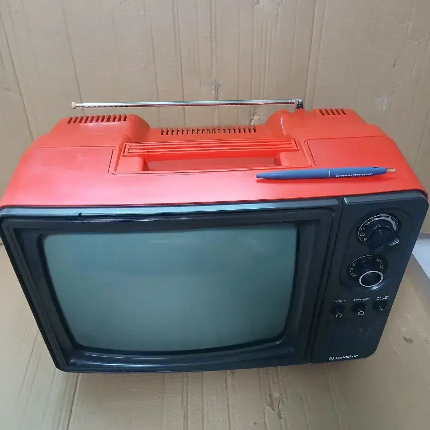 [BUNJANG] GoldStar 14-inch Vintage CRT Television / 금성사 흑백 브라운관 tv 빨간색 골드스타 14인치 빈티지 텔레비젼