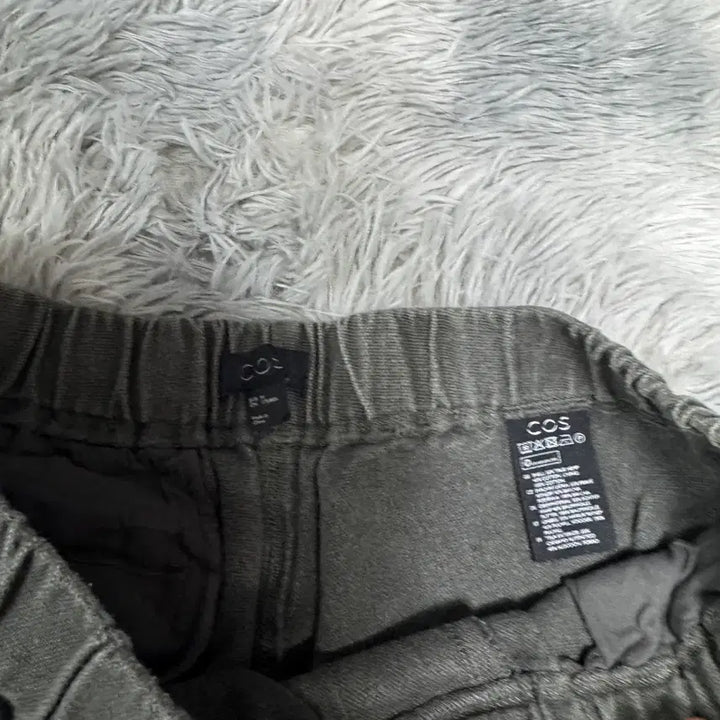 [BUNJANG] COS Pigment Black Denim Shorts M Size / cos 코스 피그먼트 흑청 반바지 M사이즈