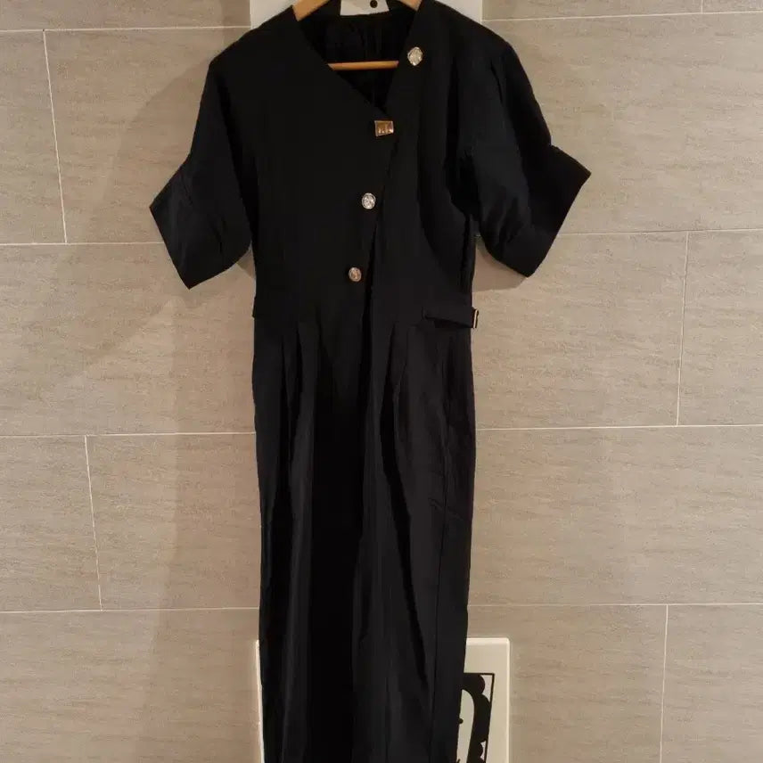 [BUNJANG] Jumpsuit with Gold Button Detail / 멋쟁이 금박단추포인트~점프수트