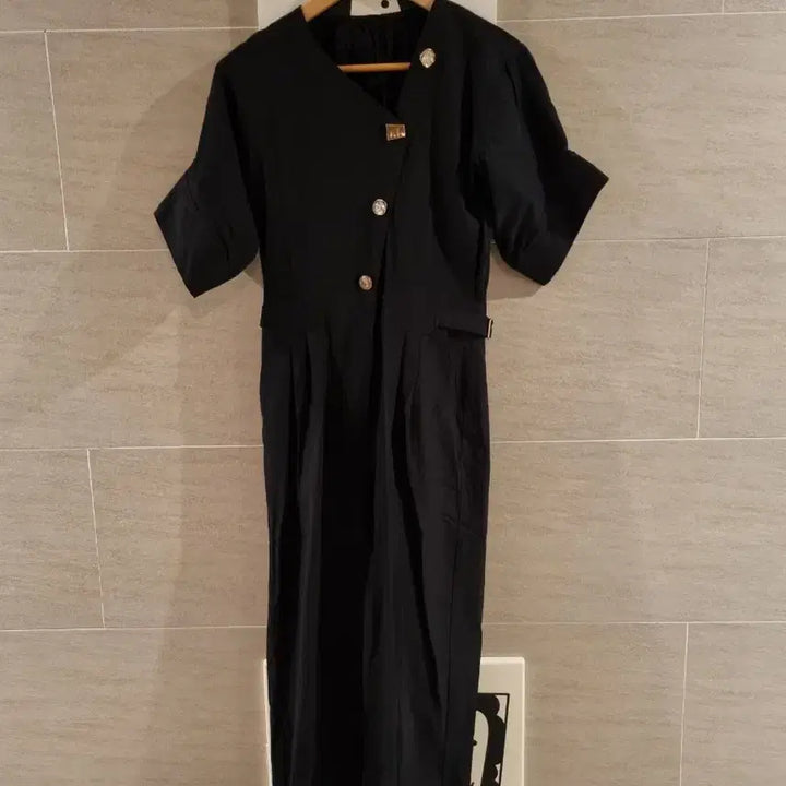[BUNJANG] Jumpsuit with Gold Button Detail / 멋쟁이 금박단추포인트~점프수트
