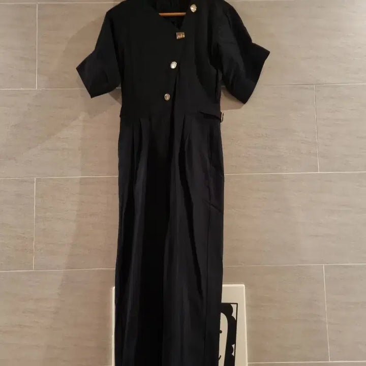 [BUNJANG] Jumpsuit with Gold Button Detail / 멋쟁이 금박단추포인트~점프수트