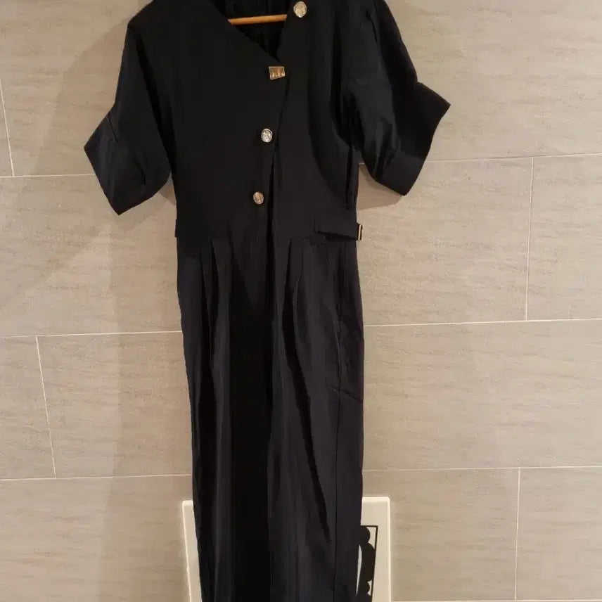 [BUNJANG] Jumpsuit with Gold Button Detail / 멋쟁이 금박단추포인트~점프수트