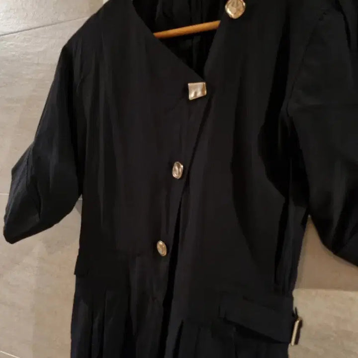 [BUNJANG] Jumpsuit with Gold Button Detail / 멋쟁이 금박단추포인트~점프수트