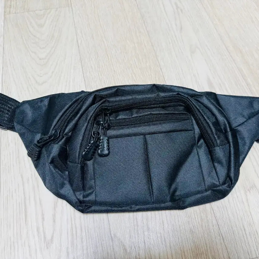 [BUNJANG] Black Sling Bag / 블랙힙색 한쪽으로메는가방 어깨가방 다용도가방 슬링백