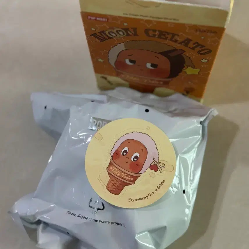 [BUNJANG] Pop Mart Moon Zela Strawberry Guava Keyring / 팝마트 작은별 문젤라또 딸기구아바 키링