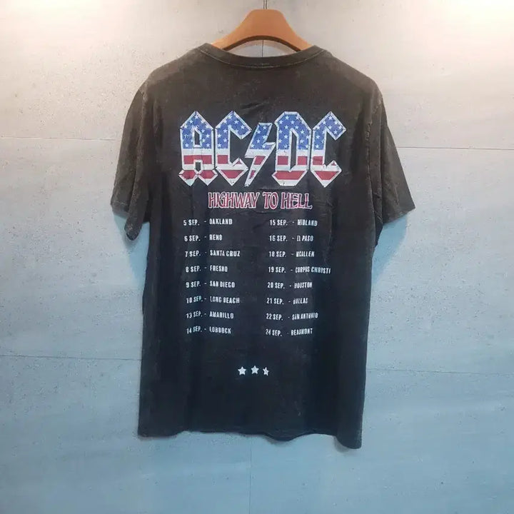 [BUNJANG] AC/DC Band T-shirt / AC/DC 굿즈 정품. 밴드 티셔츠. 미착.