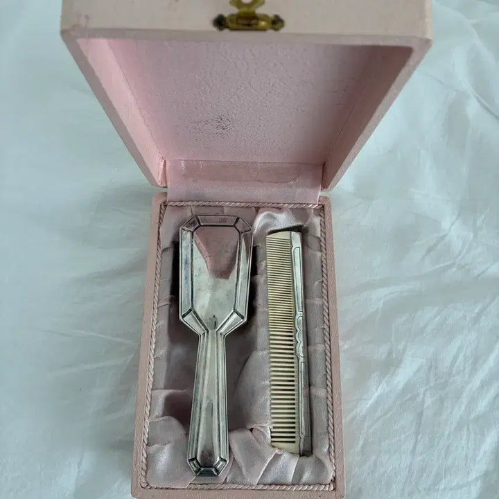 [BUNJANG] European Vintage Brush &amp; Comb Set with Pink Case / 유럽 빈티지 브러시 &amp; 빗 세트