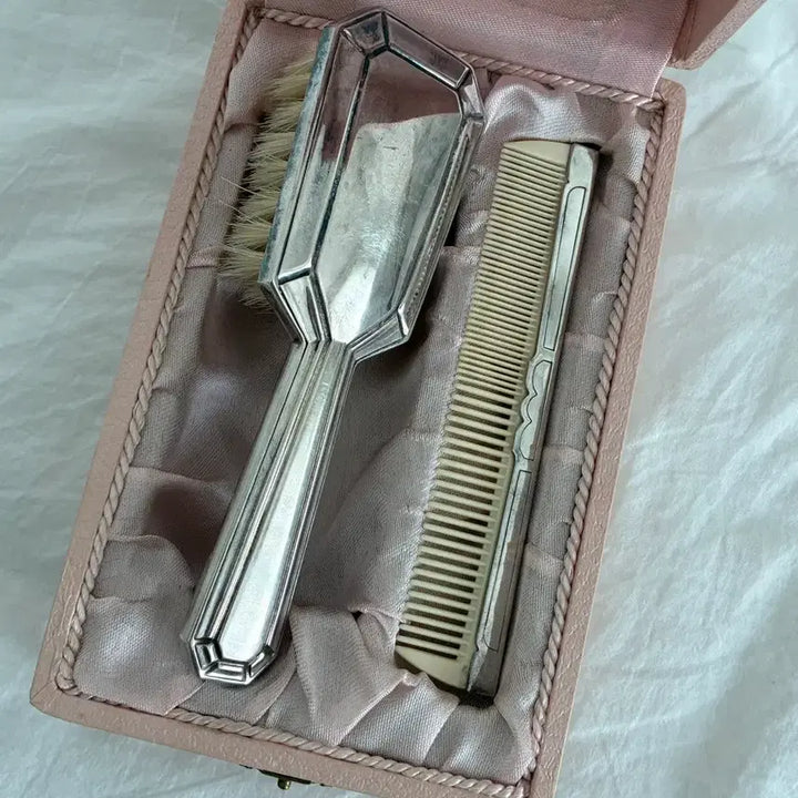 [BUNJANG] European Vintage Brush &amp; Comb Set with Pink Case / 유럽 빈티지 브러시 &amp; 빗 세트