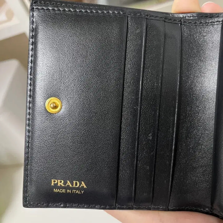 [BUNJANG] Prada Saffiano Metal Logo Bi-fold Wallet Black / 프라다 사피아노 메탈 로고 반지갑 블랙