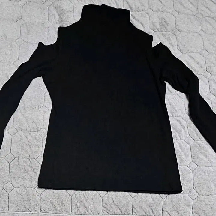 [BUNJANG] Shoulder Cut T-Shirt / 어깨 트임 티셔츠