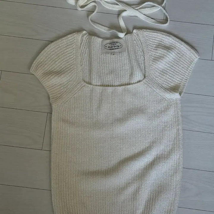 [BUNJANG] FYEO Muffler Short Sleeve Knit / 포유온 FYEO 머플러 반팔 니트