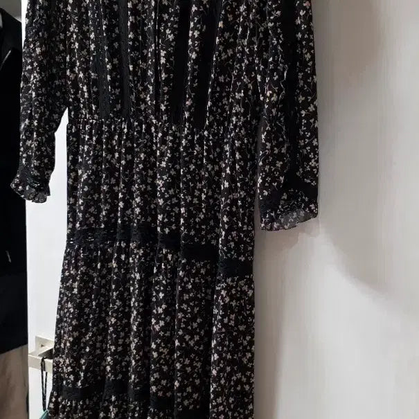 [BUNJANG] Beaker Floral Print Dress with Inner Slip / beaker 꽃무늬 원피스