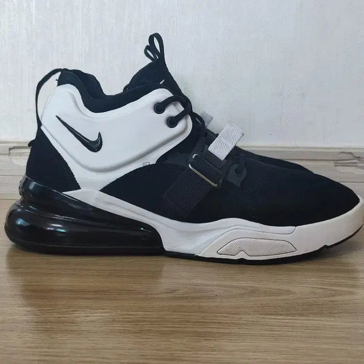 [BUNJANG] Nike Air Force 270 Black and White Basketball Shoes / 나이키 에어포스 270 검흰 AH6772-006 사이즈285