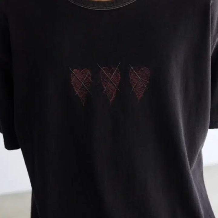 [BUNJANG] Hetching Room VTG Cartoon Heart Tee Washed Black / 해칭룸 VTG 카툰 하트 티 워시드 블랙