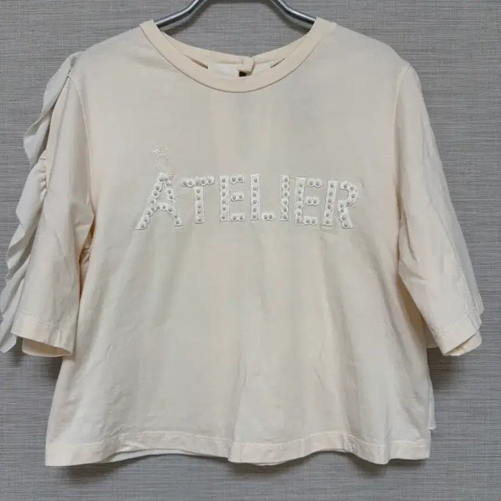 [SOLD OUT] 럭키슈에뜨 아틀리에 프릴 반팔 티셔츠 아이보리