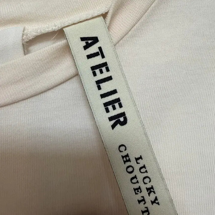 [SOLD OUT] 럭키슈에뜨 아틀리에 프릴 반팔 티셔츠 아이보리