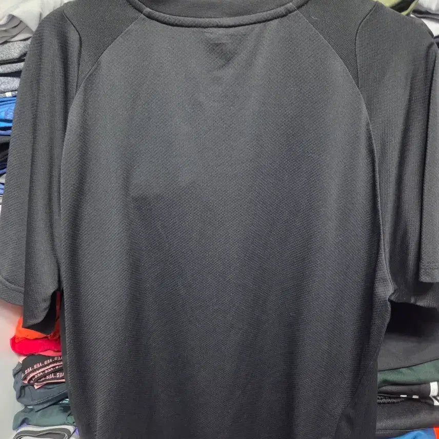 [BUNJANG] Descente Black Functional Short Sleeve T-Shirt Size 100 / 데상트 블랙 기능성 반팔 티셔츠 100